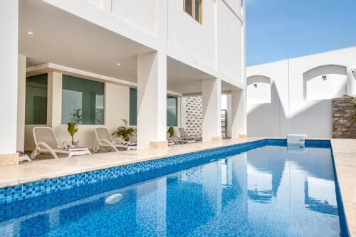 Seven Stays Centric West 