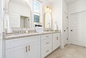 Unclassified image, 5 of 38, button - The Cottage on College, Brand New Build with Game Room, Sleeps 10 (Auburn)