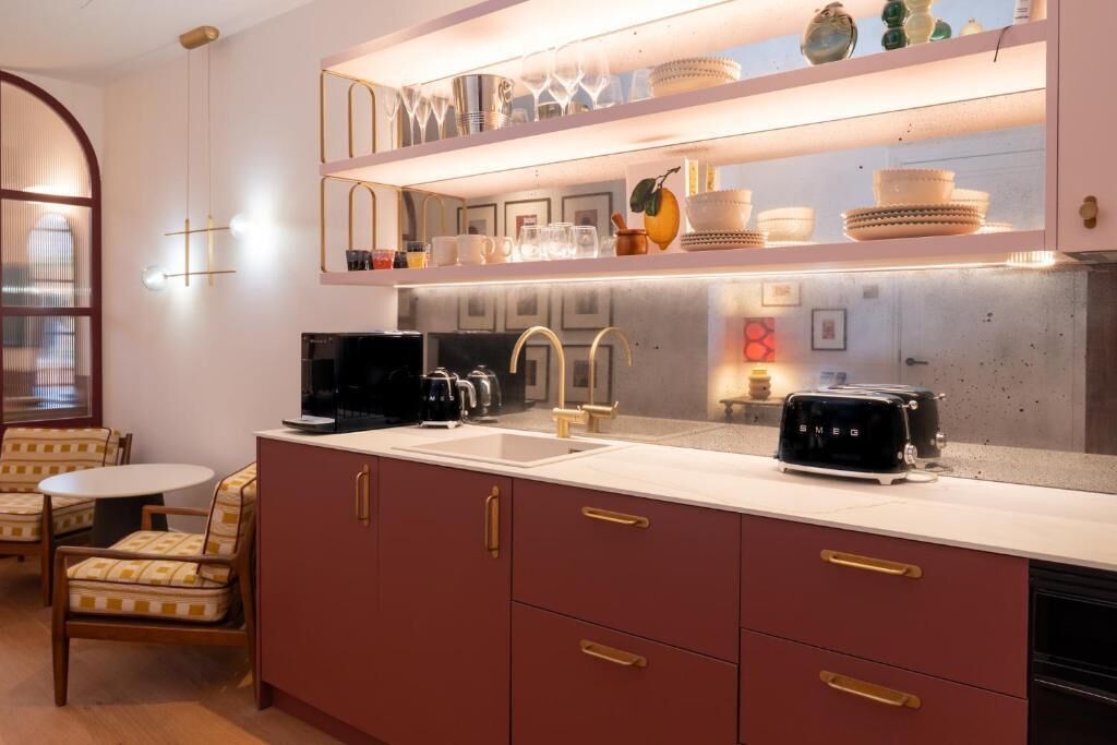 Superior Studio Suite, City View | Private kitchen