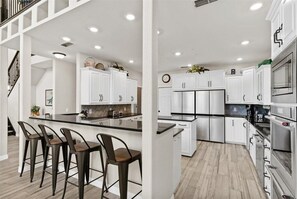 Private kitchen - Selah Lake Retreat, Panoramic Lake Views on Private Point, Sleeps 13 (Graham)