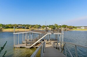 Terrace/patio - Selah Lake Retreat, Panoramic Lake Views on Private Point, Sleeps 13 (Graham)
