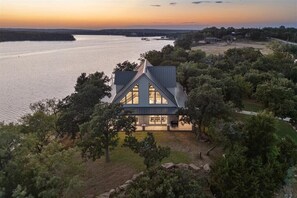 Exterior - Selah Lake Retreat, Panoramic Lake Views on Private Point, Sleeps 13 (Graham)