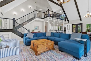 Living area - Selah Lake Retreat, Panoramic Lake Views on Private Point, Sleeps 13 (Graham)