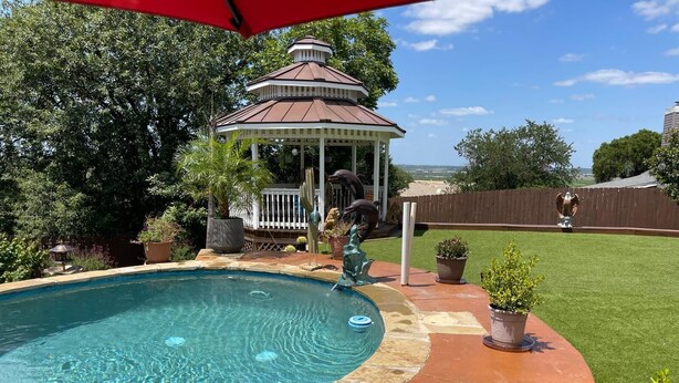 Pool - Hilltop house with city view w/pool & jacuzzi (San Antonio)