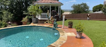 Hilltop house with city view w/pool & jacuzzi