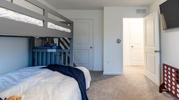 3 bedrooms, desk, iron/ironing board, travel crib