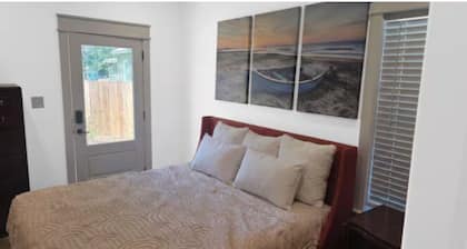 New Hotel "Sunset" Suite Near Downtown Ocean Springs with Pool Access