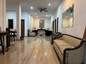 Lobby sitting area - Nexdeco house homestay syariah (Surakarta)