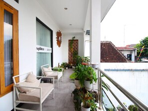 Terrace/patio - Nexdeco house homestay syariah (Surakarta)