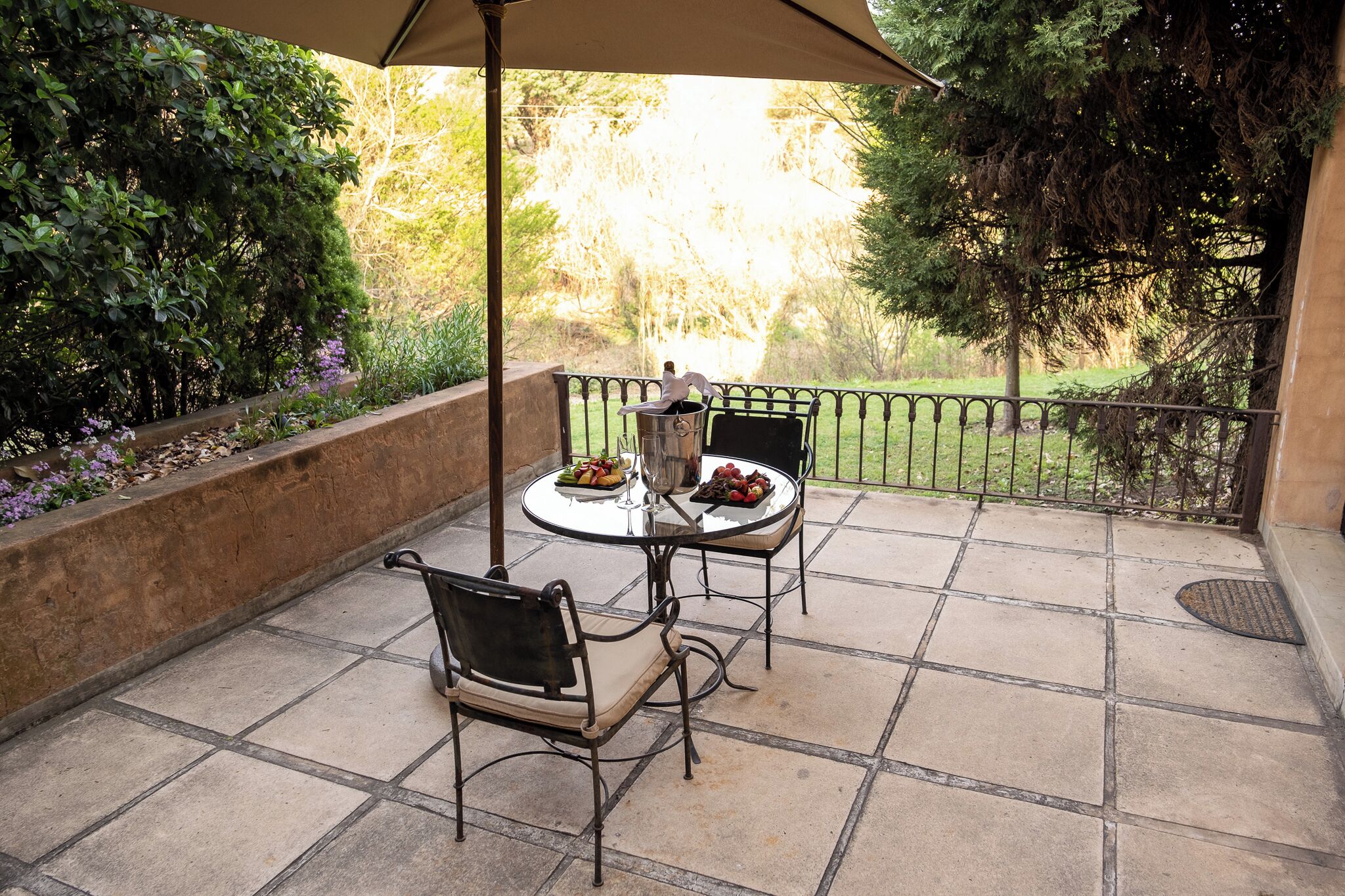 Executive Suite, Patio, River View | Outdoor dining