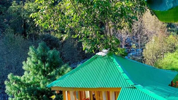 Outdoor dining - Neervan Resort (Gushaini)