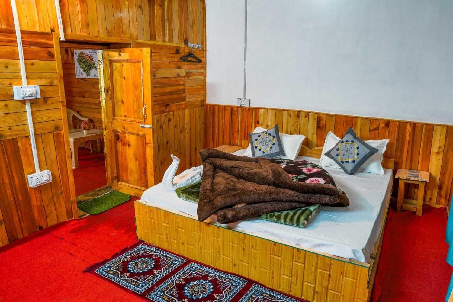 Family Double or Twin Room, Balcony | Desk, laptop workspace, WiFi