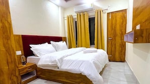 Deluxe Double Room, Balcony, City View - Bunk Hostel Tapovan (Rishikesh)