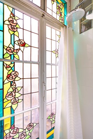 The first bathroom - Stylish 3BR Retreat in the Heart of Le Marais (Paris)