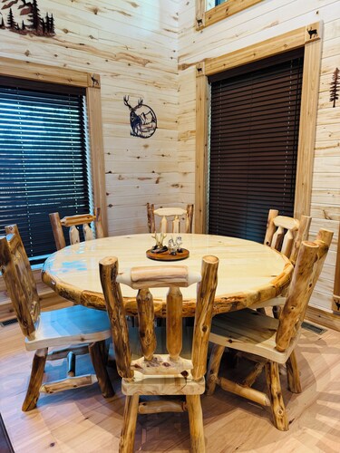 Deer Creek Lodge -12 min. to YNP+Hot tub+AC+Sauna Sleeps 26 + New Built 2026