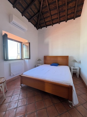 Room - A House by the Atlantic Ocean in Carvoeiro (Carvoeiro)