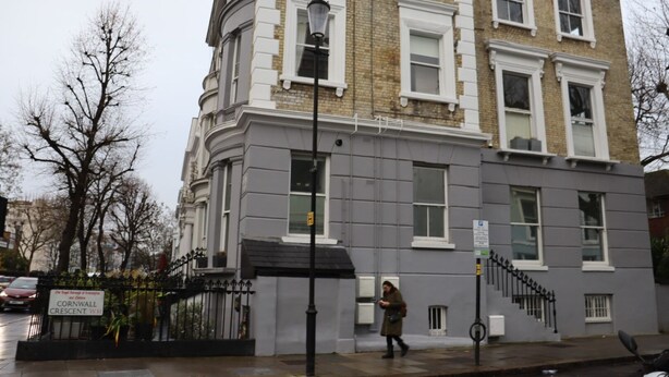 A multi-story building with a corner entrance, a staircase, and a pedestrian walkway. - Mezzanine studio flat in the heart of Notting Hill (London)