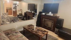 Room, 1 Bedroom, Smoking | Living room - Room-quiet Basement in Markham (Markham)
