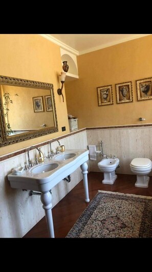 Bathroom - Vrbo Property (borgetto)