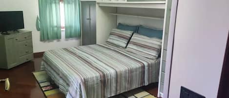 2 chambres, fer et planche à repasser, Wi-Fi, draps fournis