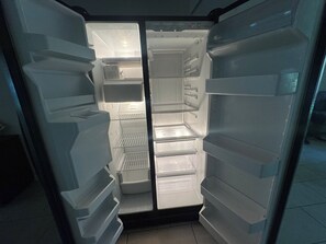 An interior of a refrigerator with multiple shelves and compartments. - 5 min to AT&T Stadium, Globe Life Field, Texas Live,
Six Flags,4BR/3BA Sleeps 10 (Arlington)