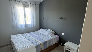 Room - Vrbo Property (Grimaud)