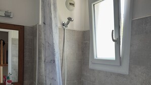 Bathroom - Vrbo Property (Grimaud)