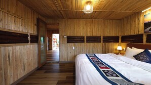 Literie de qualité, couette en duvet, lit avec matelas à plateau-coussin