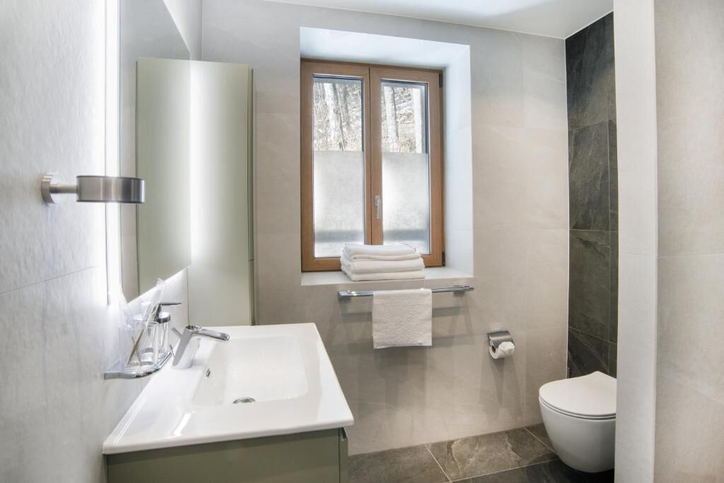 Apartamento estándar, balcón, vistas a la montaña | Baño