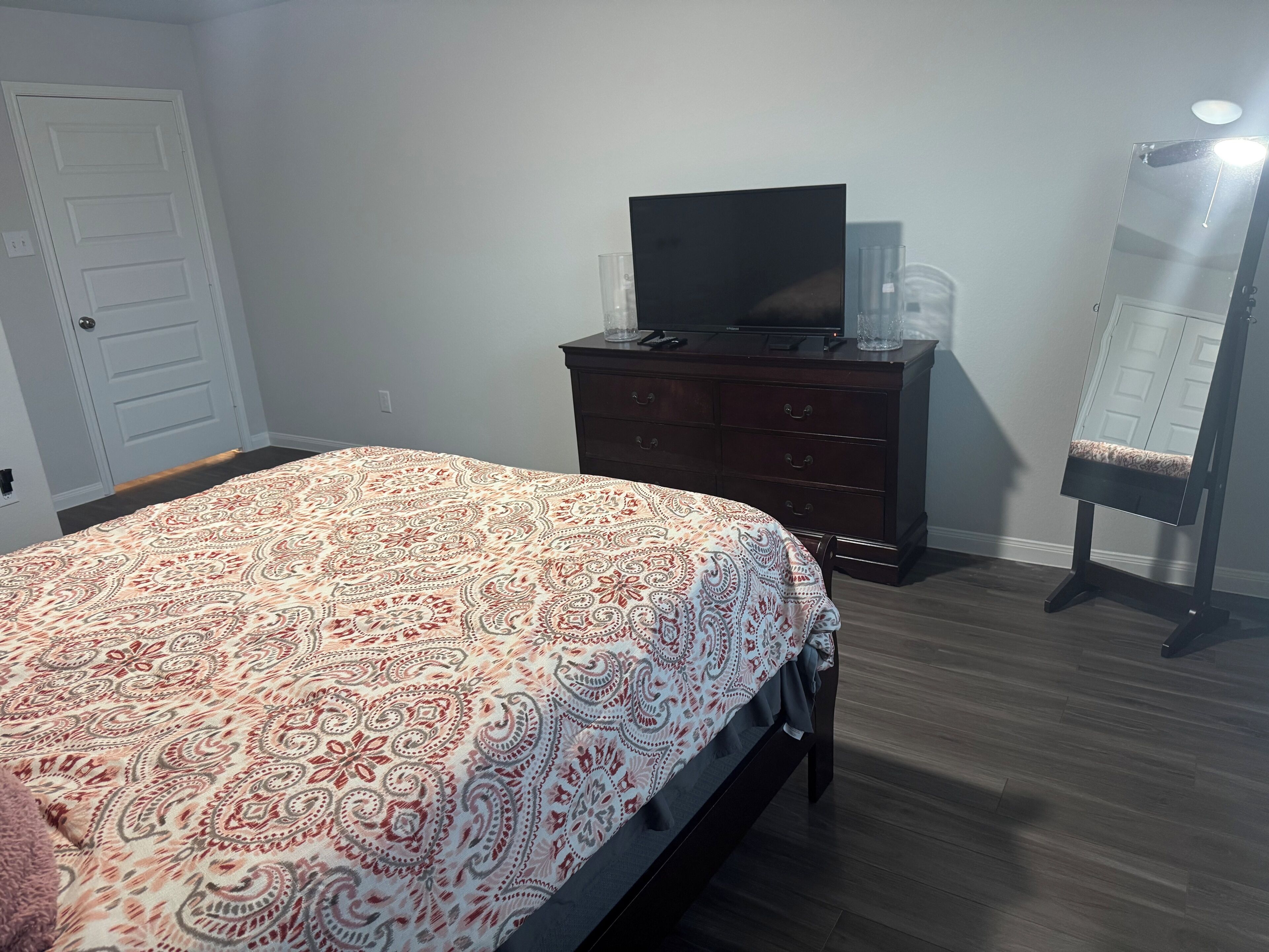 Desk, iron/ironing board, WiFi (free), bed sheets