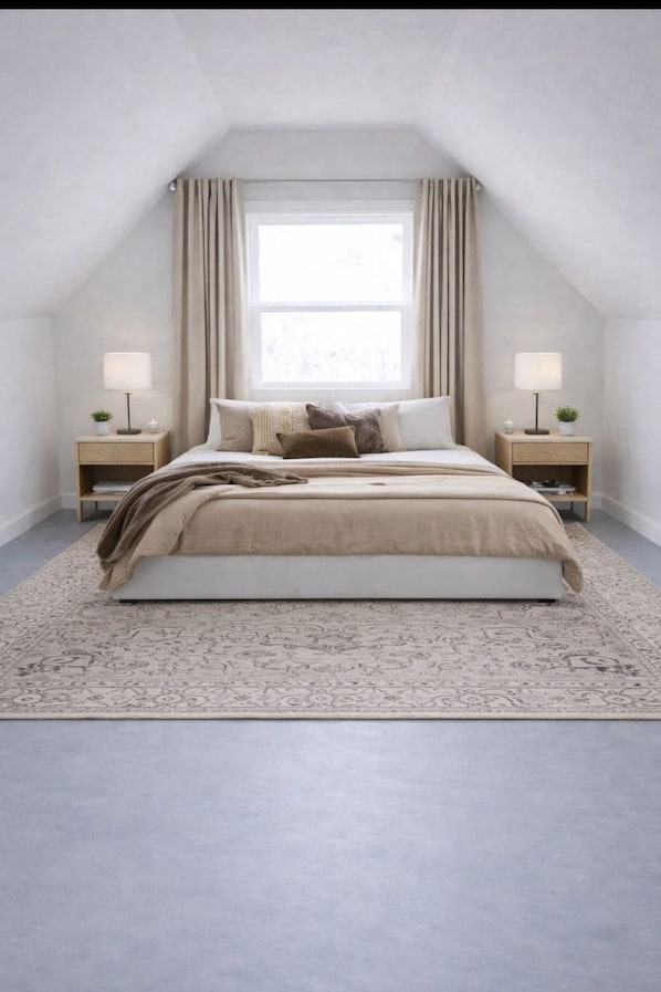 Un dormitorio con cama, dos mesitas de noche, un ventanal con cortinas y una alfombra estampada.
