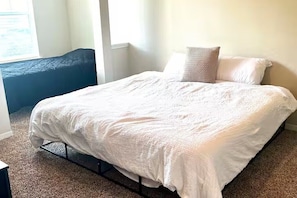 A bedroom with a bed, pillows, and a window. - Modern Comfort Getaway- 2bd 1bath Free Parking (Woodland)