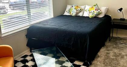 Modern Comfort Getaway- 2bd 1bath Free Parking