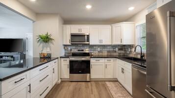 Coffee/tea maker, fridge, microwave, oven
