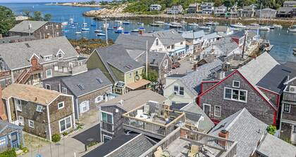 Stay at Bearskin Neck