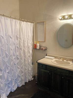 Bathroom - Mountain Retreat Minutes from Sunlight Ski Area (Glenwood Springs)