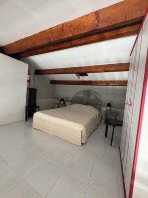 Room - Vrbo Property (Agde)