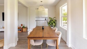 Unclassified image, 5 of 28, button - The Cozy California Bungalow (Inglewood)