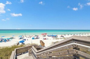 Beach - Charming 30A Beach Home, 5Min walk to Gulf, on front of the community pool, A/C (Santa Rosa Beach)