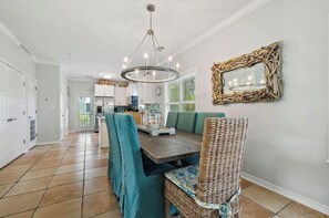 Dining - Charming 30A Beach Home, 5Min walk to Gulf, on front of the community pool, A/C (Santa Rosa Beach)