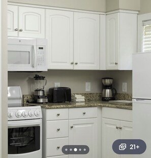 Private kitchen - Please go to Spinnakerresorts.com view the cottage at King's Creek. (Williamsburg)