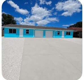 Unclassified image, 3 of 18, button - Seaside Village 2. 3 minutes to Anna Maria Island. Boat, Jetsky and Rv parking (Bradenton)