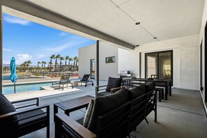 An outdoor patio area with a pool, lounge chairs, and a barbecue grill. - Pura Vista Palm Springs - 3BR + Private Pool + Casita + Mountain Views (Palm Springs)