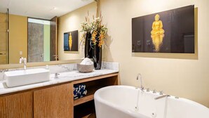 Căn hộ phong cách cổ điển, quang cảnh biển | Phòng tắm