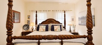 The Painted Lady Craftsman. Sleeps 8. Unique & gorgeous comfort filled house.