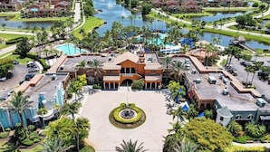 Exterior - Luxury Paseo Townhome on Quad with Semi-Private Pool (Fort Myers)