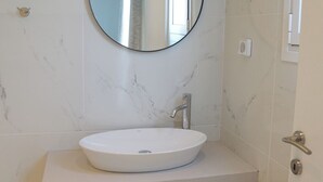 Bathroom - Fantastic 2-bedroom villa with AC in charming τραπεζακι (τραπεζακι)