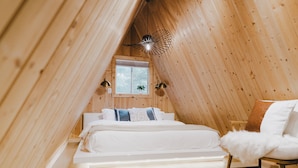 Room - Tye Hideout (Skykomish)