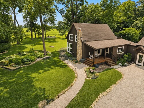 Field's Edge Cabin | Scenic Views & Modern Comfort