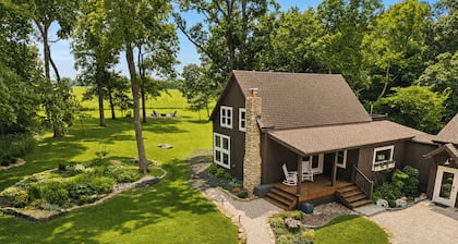 Field's Edge Cabin | Scenic Views & Modern Comfort